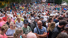 3200 Besucher wollten beim Hohentwielfestival die schottische Sängerin Amy Macdonald erleben. Wegen einer schweren Unwetterwarnung ...