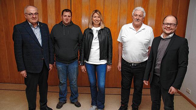 Diese CDU-Kandidaten für den Ortschaftsrat Rippolingen sowie den Gemeinderat haben sich für ein Foto aufgestellt: Thomas Gehr (von ...