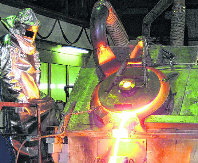 Die H. C. Starck Smelting recycelt im Werk Rhina aus Zinnschlacken das seltene Metall Tantal.