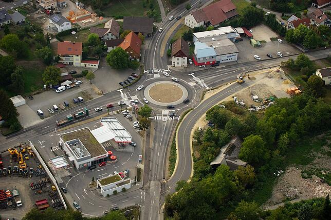 So sah der neue Kreisverkehr in Hindelwangen direkt nach seiner Fertigstellung Anfang September aus. Bild: Gerhard Plessing