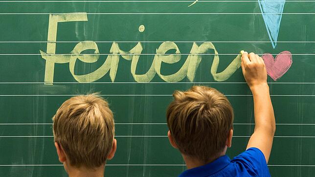 Wann die Ferien in Bremen sind, erfahren Sie für die Schuljahre 2023 / 2024 und 2024 / 2025 in diesem Artikel.
