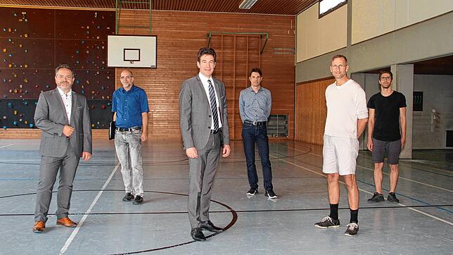 Wolfram Möllen (Rektor der Eichendorffschule), Stadtbaumeister Christian Unkel, Oberbürgermeister Erik Pauly, Peter Brieskorn ...