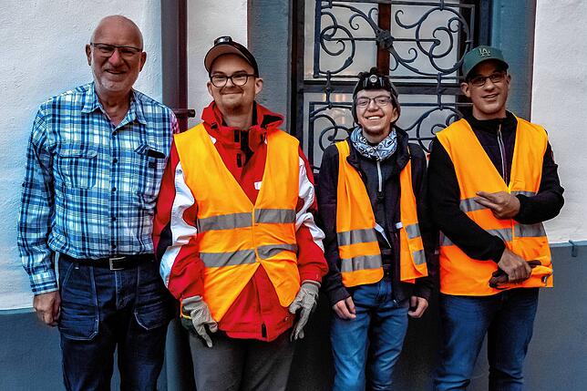 Ulrich Peuser (links) ist von Anfang an dabei und führt eines von zwei Technik-Teams, hier mit Maximilian Kolk, Florian Heizmann und ...
