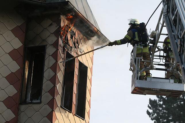 Bild 2: Weinhaus Schunk brennt aus &ndash; Bilder vom Brandort Teil 2