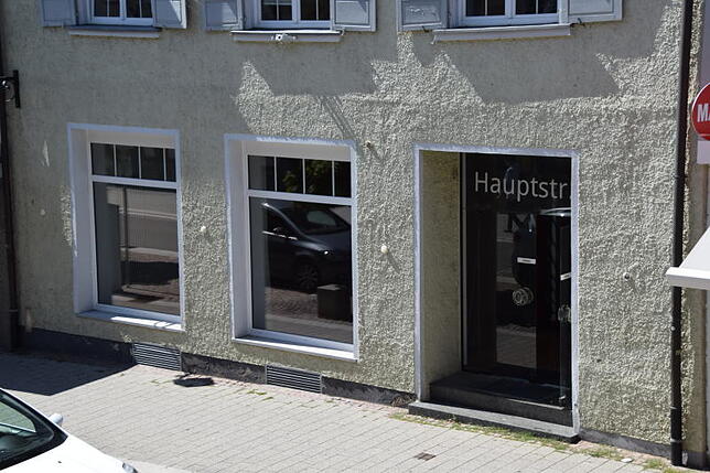 In der Hauptstraße 10 zieht nach langem Leerstand das Modewerk ein, das bisher in der Kaufhausstraße war. Die Räume gehören seit ein ...