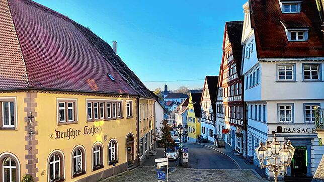Hoffnung für die Gastronomen und Übernachtungsbetriebe im Landkreis Sigmaringen: Sinkt die Inzidenz weiterhin, so könnten die Betriebe ...