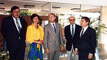 Bei der Eröffnung der Ausstellung am 28. Juni 1986 (von links): der Landtagsabgeordnete Roland Ströbele, Charlotte und Bernhard Everke ...