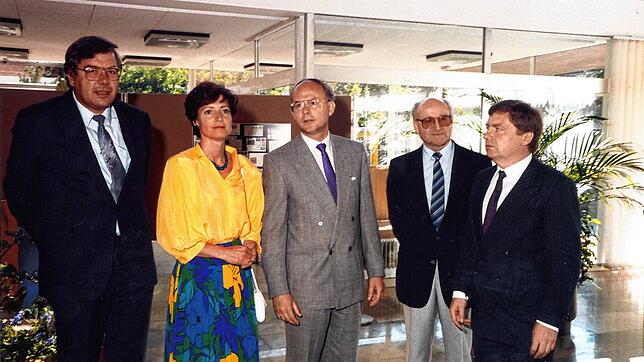 Bei der Eröffnung der Ausstellung am 28. Juni 1986 (von links): der Landtagsabgeordnete Roland Ströbele, Charlotte und Bernhard Everke ...