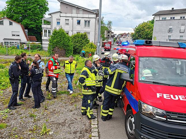 Bild 4: Großeinsatz am späten Sonntagnachmittag: In Fischbach gerät landwirtschaftliches Anwesen in Brand