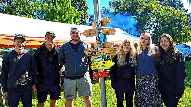 Sophie Zimmermann (Zweite von rechts) bei den Ferienspielen im Kreis der Betreuer (von links) Dennis Wagner, Niklas Uhl, Ben ...