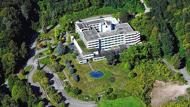 Die städtische Wohnbau will auf dem Areal des ehemaligen Krankenhauses ein Wohnquartier entwickeln. Foto: Erich Meyer