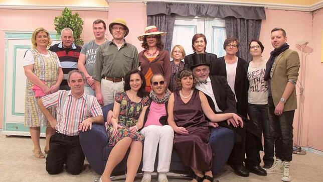 Gruppenbild der Mitwirkenden der Theatergruppe Mittelstenweiler.