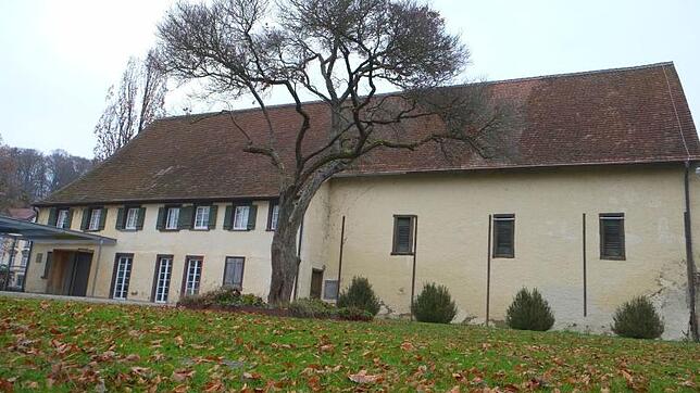 Die ehemalige Kapuzinerkirche ist stark sanierungsbedürftig. Vor allem der Dachstuhl oberhalb des Eingangsbereich muss dringend erneuert ...