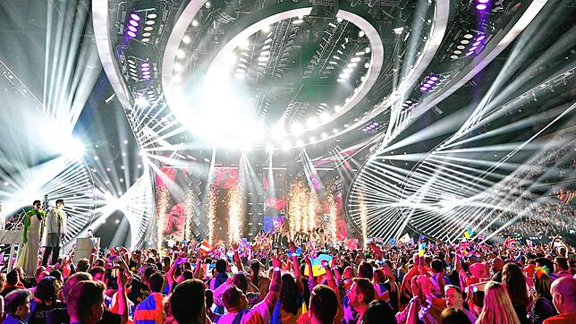Einmal im ESC-Finale im Publikum sein (hier der Auftritt von Kalush Orchestra 2023) – das ist nur wenigen Fans vergönnt.