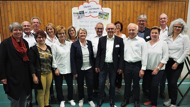 Der Initiativkreis &bdquo;Gut leben&ldquo; aus Watterdingen und Weil zusammen mit Iren Steiner (links) und Nicole Saile (Vierte von ...