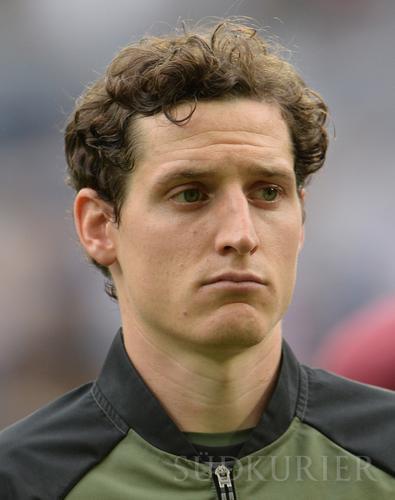 Sebastian Rudy ARCHIV - Der deutsche Fußball-Nationalspieler Sebastian Rudy steht am 29.05.2016 beim Länderspiel Deutschland - Slowakei in der ...