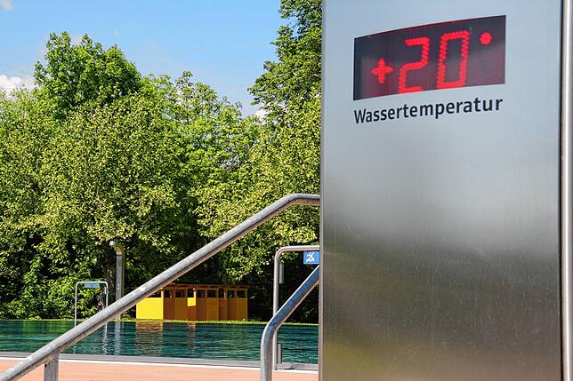 20 Grad Wassertemperatur zeigt die Anzeigetafel am Mittwoch, 11. Mai. In der Hochsaison hat das Wasser eine Temperatur von bis zu 20 Grad.
