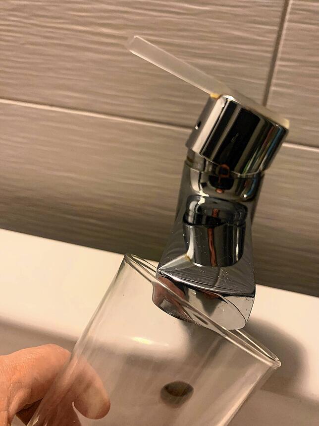 Hahn auf, Glas leer. Durst ist eine schlimme Sache.