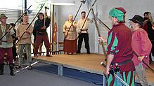 Die Theatergruppe Illmensee begeisterte mit einer Szene aus dem Theaterstück „Freiheit – Allzeit“, das sie im Rahmen des ...