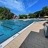 In diesem Hegauer Freibad hat ein Unbekannter einen Schwimmmeister mit der Faust ins Gesicht geschlagen. Unser Bild entstand im ...