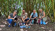 Jacqueline Egger mit Darwin, Christoph Nübel mit Jojo, Ruedi Holderegger mit Ferrero und Ute Wientges-Zeidler mit Nia (von links) bilden ...