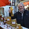 Trinkt gerne Met zu Rinderbraten: Karl Honnen vom Honigstand auf dem Wochenmarkt.