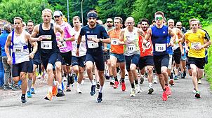Sieger laufen vorn weg: Beim Start übernahmen Omar Tareq (Nr. 1), der Bad Säckinger Lukas Borghardt (313) und Finian Götz (153) aus ...