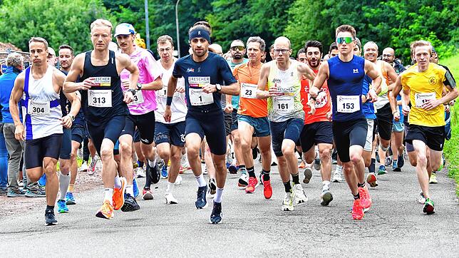 Sieger laufen vorn weg: Beim Start übernahmen Omar Tareq (Nr. 1), der Bad Säckinger Lukas Borghardt (313) und Finian Götz (153) aus ...