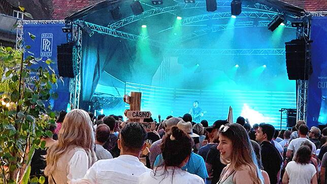 Rund 800 Besucher feierten am Samstagabend bei bestem Festivalwetter im Kulturhaus Caserne.
