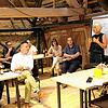 Projektleiterin Monika Studinger (rechts) gab im frisch sanierten Zechenwihler Hotzenhaus ein Inputreferat zum Thema Innovation und ...