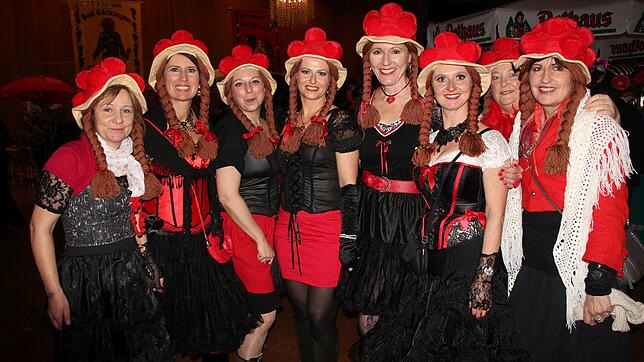 Schönheiten mit Bollenhut – der Wiibertag in Bad Säckingen steigt am Donnerstag.