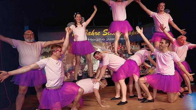 Das Männerballett begeistert einmal mehr das Publikum – diesmal als Feen.