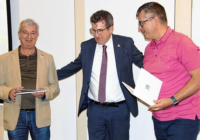 Michael Zoller (UL) (links) und Thomas Jacob (FW) (rechts) sind seit 25 Jahren im Gemeinderat.