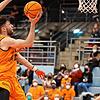Starke Quote: Schwenningens Neuzugang Robert Drijencic (am Ball) erzielte bei seinem Debüt im Schwenninger Trikot gegen Paderborn 18 ...