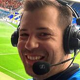 „Wir hoffen, dass wir durch die Live-Übertragung aus der Fußballkneipe ein bisschen Stadionatmosphäre rüberbringen können“, ...
