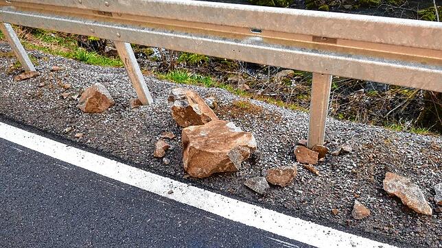 Am Mittwoch stürzten mehrere Felsbrocken auf die L157.