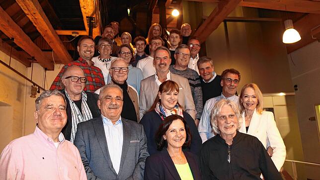 Gemeinsam auf einer Liste: Die Kandidaten der FDP für die Gemeinderatswahl auf der Treppe in der Greth. Nicht auf diesem Foto: Die ...