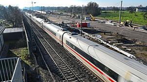 Weil der Tunnel bei Rastatt später fertig wird als geplant, müssen sich Fahrgäste auf der Rheintalbahn darauf einstellen, dass ...