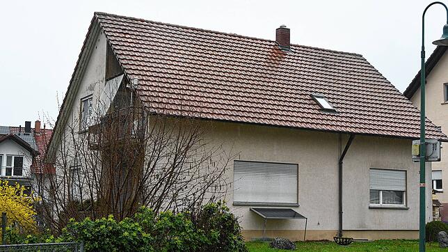 In diesem Haus in der Langen Straße in Steißlingen ist im Dezember ein 53-Jähriger an Messerstichen gestorben. Nun hat die ...