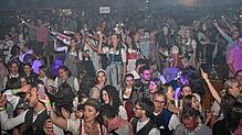 Oktoberfeststimmung herrscht im großen Festzelt der Landjugend Weiler beim bayerischen Abend.