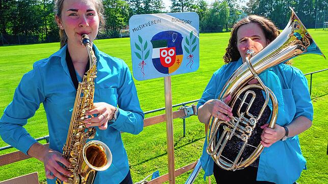 Von der „Fischerin“ bis zum Narrenmarsch: Tatjana Keller (Saxophon) und Sonja Straub (Tenorhorn, CDU-Gemeinderätin) bei der ...