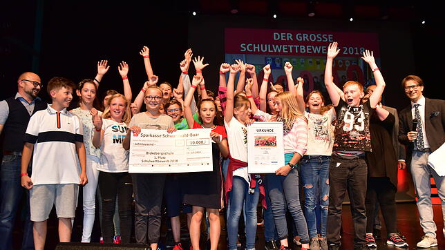 Das ist unglaublich: Insgesamt 16&nbsp;000 Euro hat die Bickebergschule in drei verschiedenen Preiskategorien gewonnen: Den ersten Platz ...