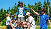 Höhenflug beim gemeinsamen Sport-Spiel-Spaß im Waldstadion beim Kinderferiencamp, das erstmals in den Pfingstferien stattfand. Das ...