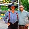 Martin Wangler alias Fidelius Waldvogel (links) war zu Gast auf dem Lauterbachhof im Tenger Stadtteil Uttenhofen bei Stefan Leichenauer.