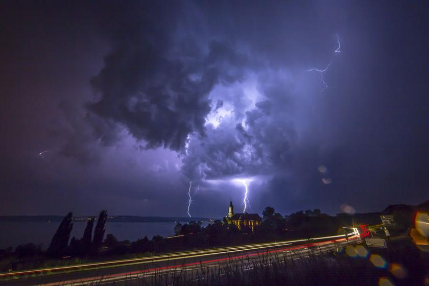 Leben und Wissen: Gefährliches Wetter-Phänomen: Wo der Blitz einschlägt und  wie man sich schützen kann