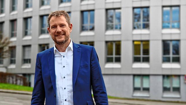 Luca Prayon leitet als Landrat die Kreisbehörde mit von 1300 Mitarbeiterinnen und Mitarbeitern.