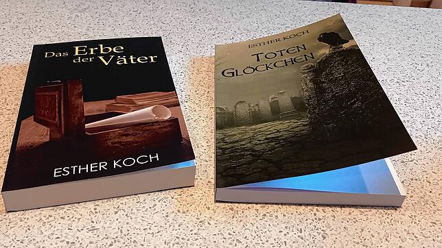 Die beiden Bücher von Esther Koch: &bdquo;Das Erbe der Väter&ldquo; und &bdquo;Totenglöckchen&ldquo; sind auch als E-Book erhältlich.