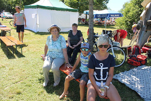 Bild 13: Triathlon trotz Hitze: In Unterbränd messen sich die Hobbysportler beim Laien Man