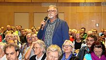 Wolfgang Boch von der Bürgeriniaitive B31 aus Immenstaad hintefragt, warum man neue Beurteilungskriterien benötige.
