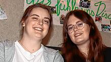 Die beiden Jugendlichen Ann-Sophie Ganter und Lea Hartfuss (von links) sind nach einer Herztransplantation zur Reha in der ...